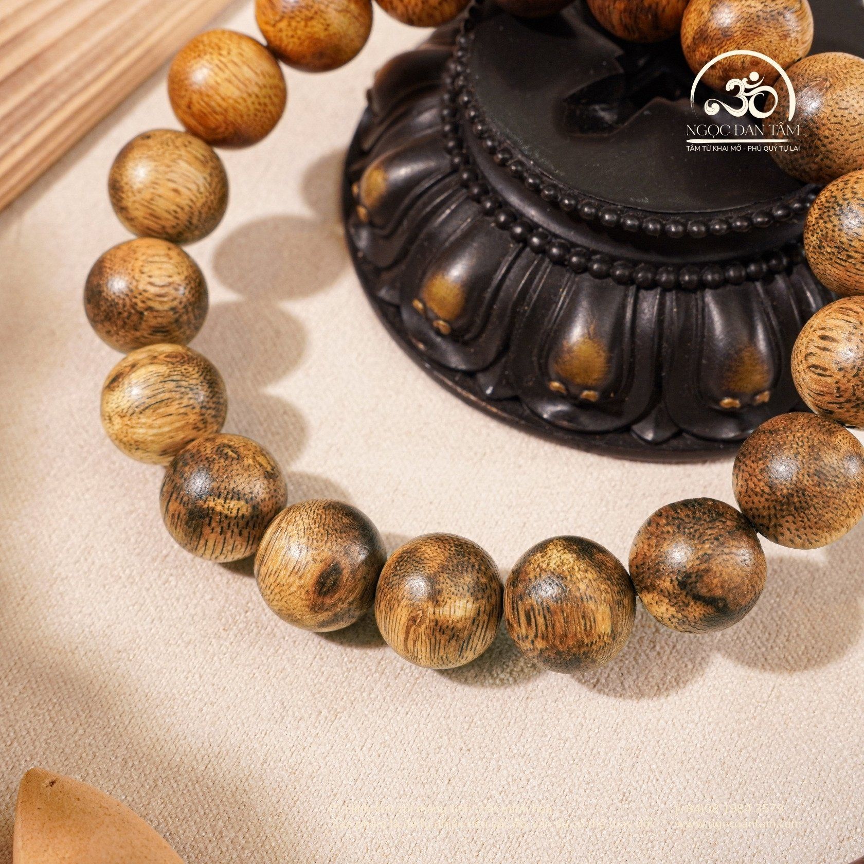  Vòng Tay Trầm Vạn Giã Khánh Hòa 12mm 