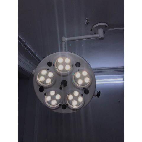 Đèn phẫu thuật Đèn Mổ treo trần 5 bóng LED