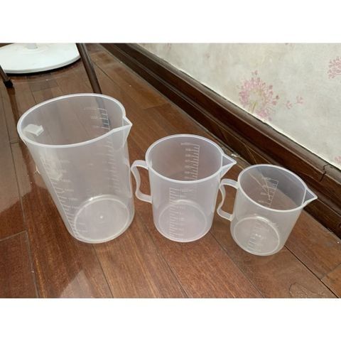 Ca nhựa chia vạch đinh lượng đong hóa chất, chất lỏng, pha chế 2000ml
