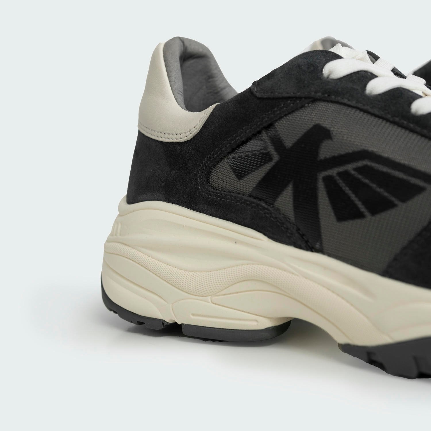 Giày thể thao Nam Aristino Leather ASH06602 – KG Việt Nam