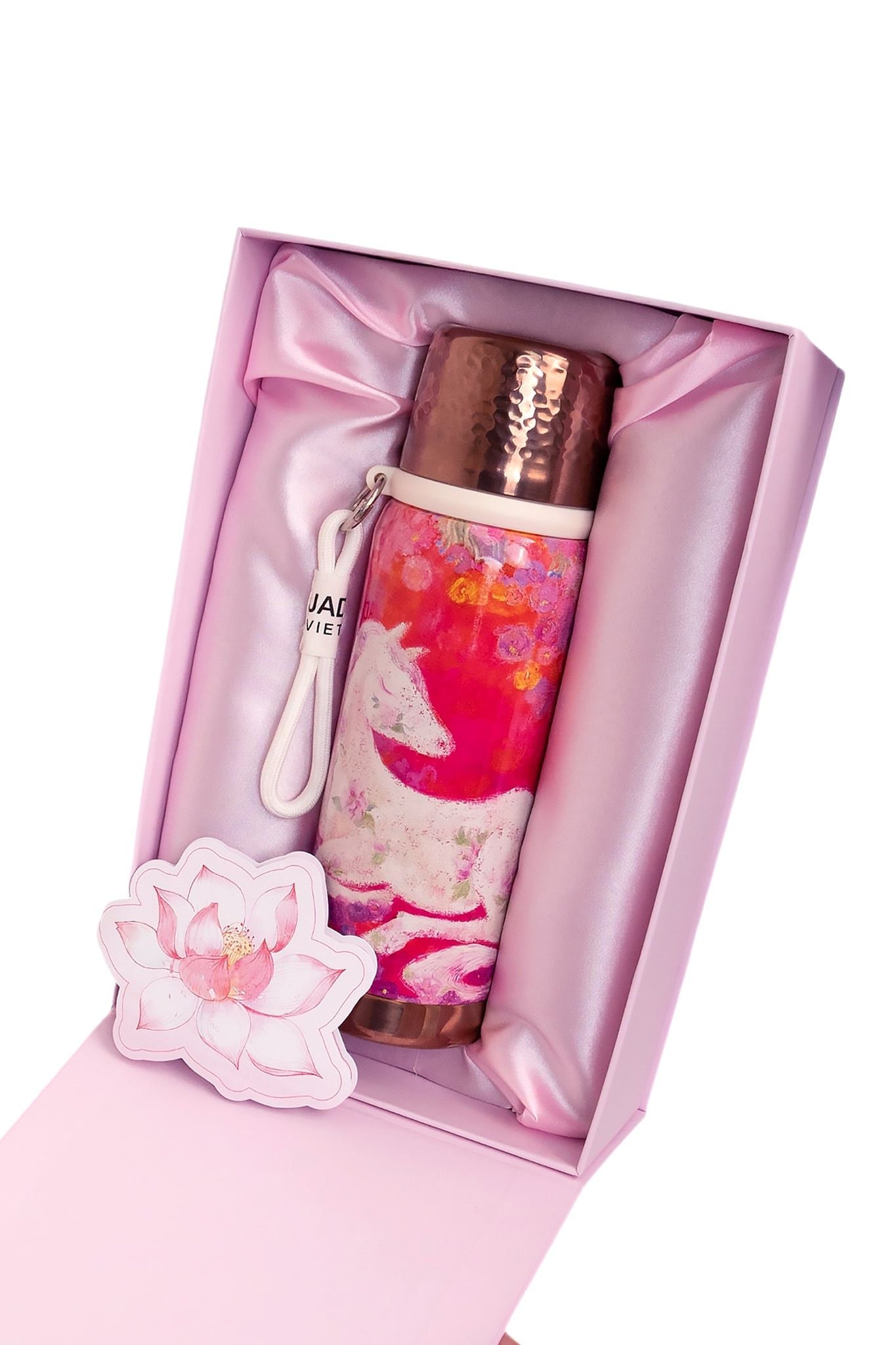  Bộ Quà Tặng Bình Giữ Nhiệt "Bạch Mã Hồng Mai" - Phiên Bản Hộp Lụa Cao Cấp - Luxy Bottle "White Horse of Spring" - 700ml - Jadify 