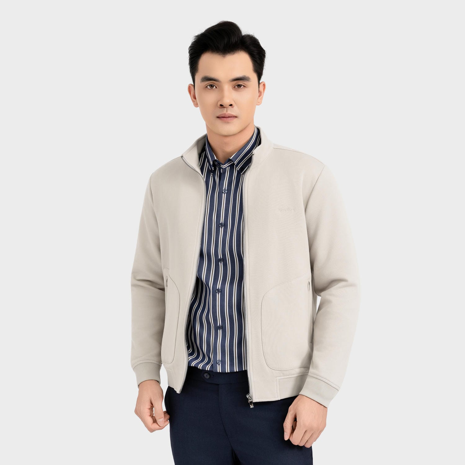 Áo Khoác Dệt Kim Nam Be Aristino Regular Fit AJK001EDP01