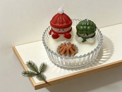 Scented Candle With Snowman Decor