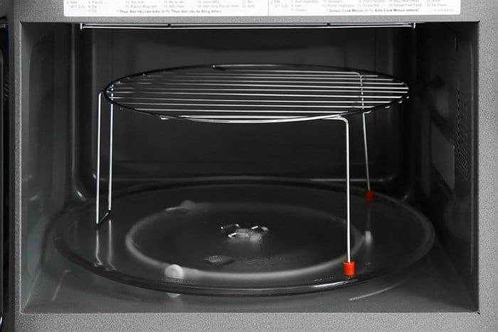 Lò vi sóng có nướng Panasonic NN-GT65JBYUE 31 lít