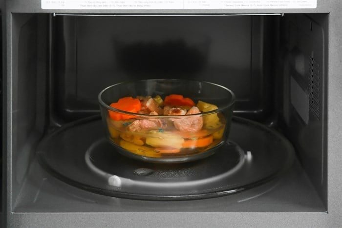 Lò vi sóng có nướng Panasonic NN-GT65JBYUE 31 lít