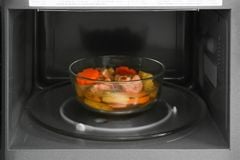 Lò vi sóng có nướng Panasonic NN-GT65JBYUE 31 lít