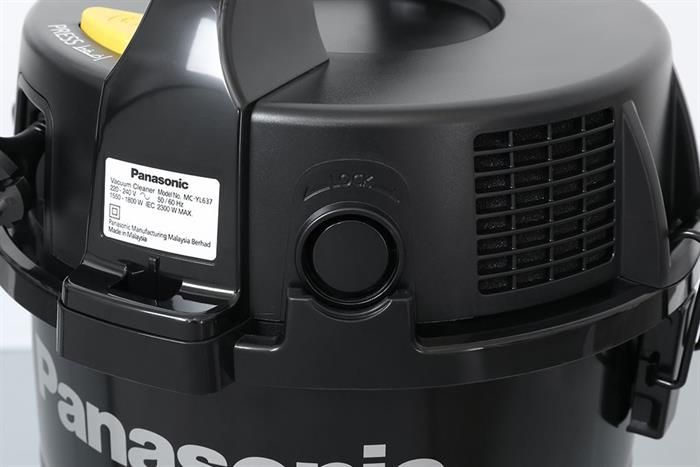 Máy hút bụi công nghiệp Panasonic MC-YL637SN49
