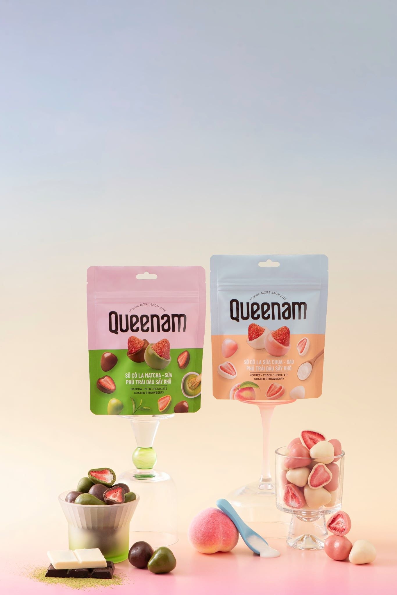 Socola Queenam phủ trái dâu sấy 60g 