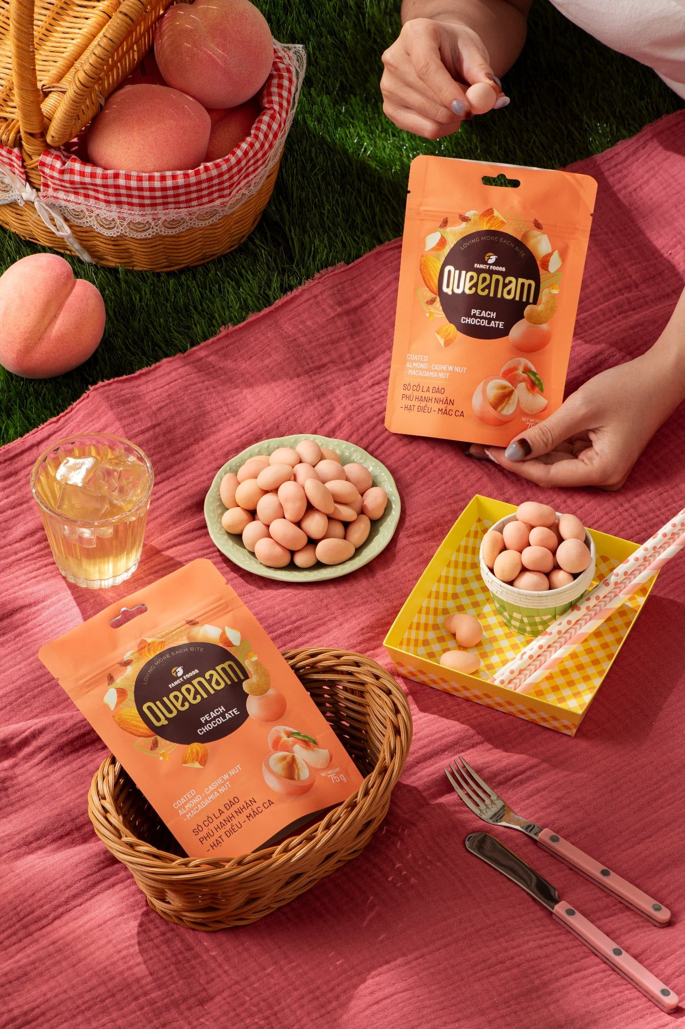  Sô Cô La Đào Phủ Hạnh Nhân - Hạt Điều - Mắc Ca Queenam 75g 