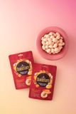  Sô Cô La Phô Mai Xông Khói Phủ Hạnh Nhân - Hạt Điều - Mắc Ca Queenam 75g 