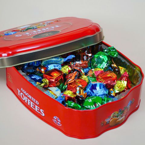Kẹo Bơ Sữa Walker's Toffees hộp thiếc 350g