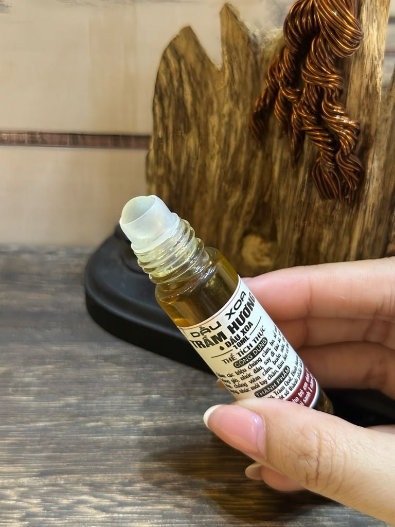 Dầu Xoa Trầm Hương Cao Cấp 10ML