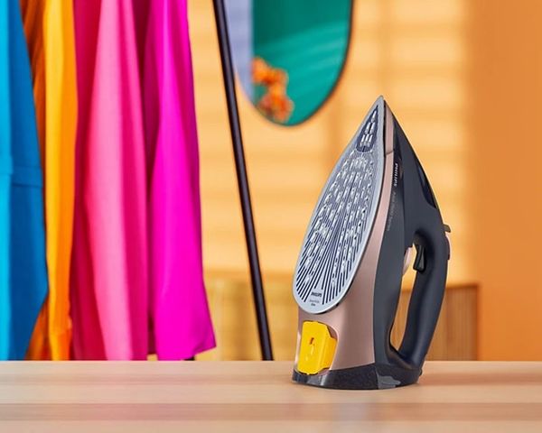 Bàn ủi hơi nước Philips Series 7500 HV DST7510/80