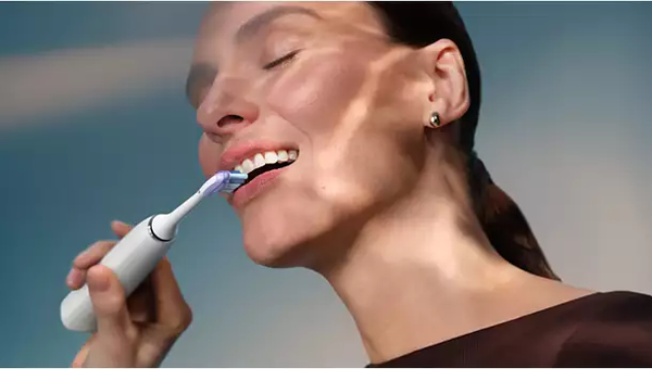 Bàn chải đánh răng điện Philips Sonicare DiamondClean 9000 HX9911/73