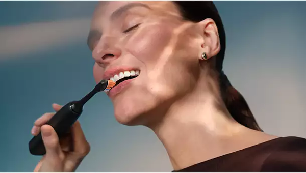 Bàn chải đánh răng điện Philips Sonicare DiamondClean 9000 HX9914/75 và HX9914/76