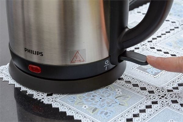 Bình đun siêu tốc Philips HD9306/03