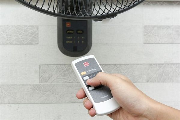 Quạt treo tường KDK M40M