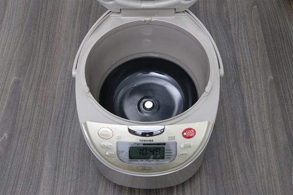 NỒI CƠM ĐIỆN TOSHIBA RC-18RH(CG)VN