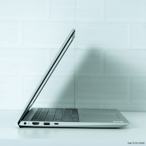Laptop Dell 15 DC15250 (Core i5 1334U, 8GB, SSD 512GB, 15.6 inch FHD)