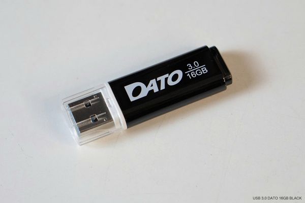 USB Dato 16G DB8002U3K 3.0 - Màu đen