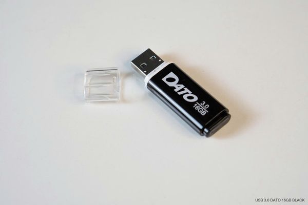 USB Dato 16G DB8002U3K 3.0 - Màu đen