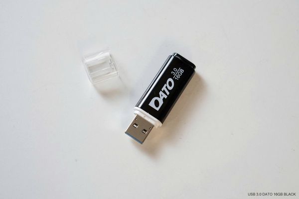 USB Dato 16G DB8002U3K 3.0 - Màu đen