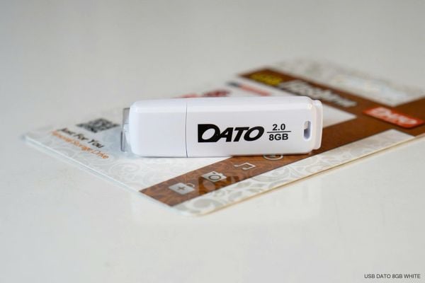 USB 2.0 Dato 8G DB8001W - Màu trắng