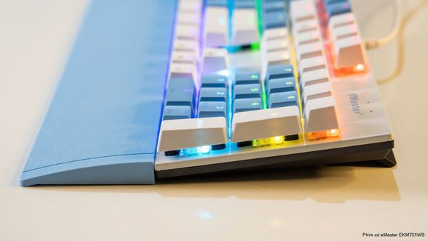Bàn phím cơ Gaming eMaster EKM701WB - Màu trắng xanh