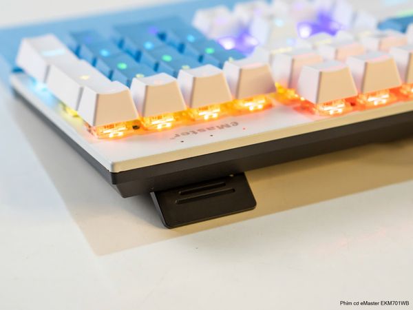 Bàn phím cơ Gaming eMaster EKM701WB - Màu trắng xanh