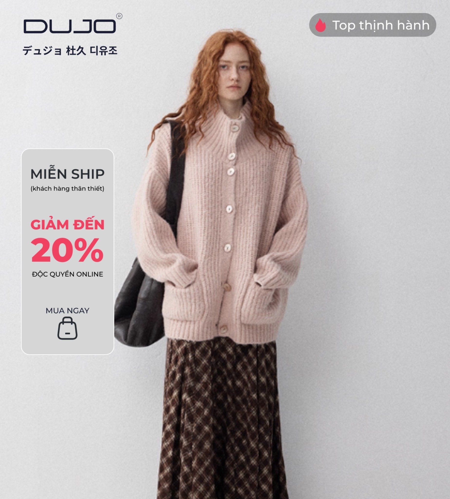  Áo Len Cổ Cao Dáng Rộng – Hồng Phấn Ấm Dịu Như Ánh Sớm 