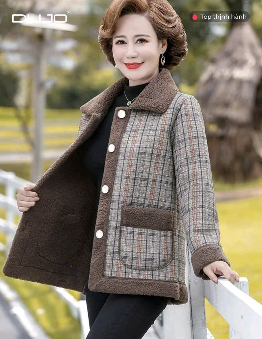  Áo khoác kẻ tặng mẹ dịp Tết 