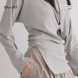  Áo Thun Lệch Vai “Design Minimal” – Kẻ Sọc Xám Trắng Thanh Lịch 