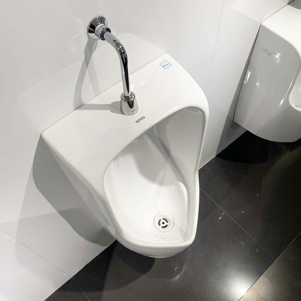 Bồn tiểu nam TOTO UT570T (Đường cấp nước phía trên)