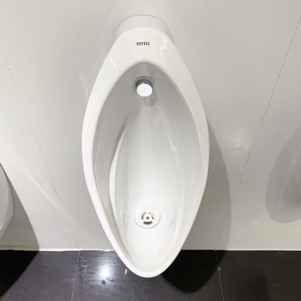 Bồn tiểu nam TOTO UT904HR (Đường cấp nước phía sau)