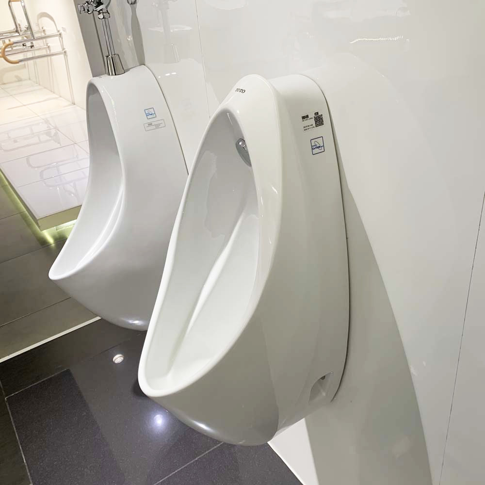 Bồn tiểu nam TOTO UT904HR (Đường cấp nước phía sau)