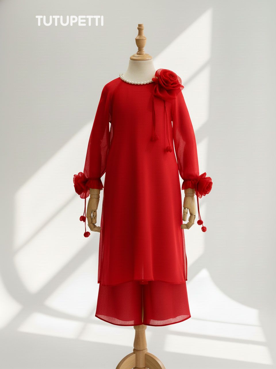  AD26_01. Áo Dài Tay Đính Hoa Đỏ 