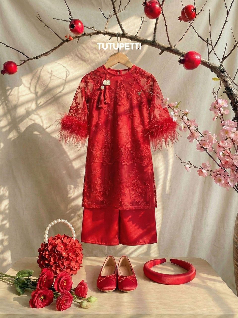  AD26_14. Áo Dài Thêu Hoa Tay Lông Vũ Đỏ 