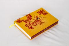 [Ấn bản đặc biệt 35] Truyện Kiều hội bản (Họa tiết rồng thêu trên vải gấm)