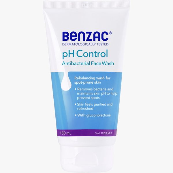 Sữa rửa mặt giúp diệt khuẩn & cân bằng pH - pH Control Antibacterial Wash 150ml