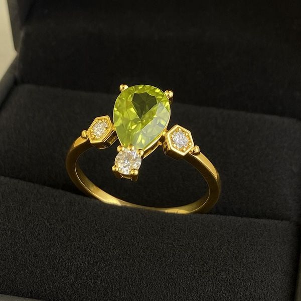 Nhẫn Nữ Kya Jewel Đá Peridot Sắc Xanh Dịu Dàng (Vàng, size 1.8cm ) - R40