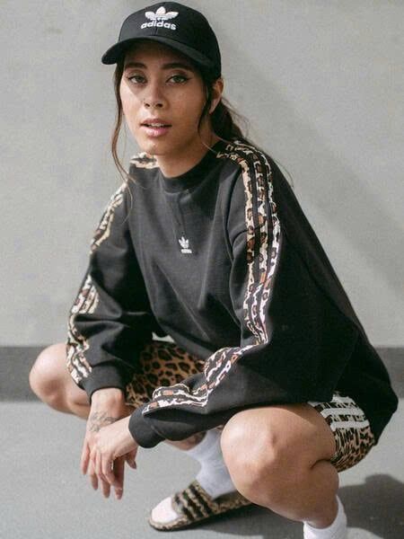 Áo Thun CREW SWEATSHIRT Nữ Đen HB4753 ( Size 32 - M )