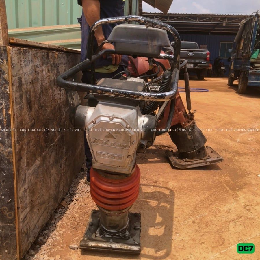 Thuê Ngày Máy đầm cóc DC7 70-80kg (Xăng)
