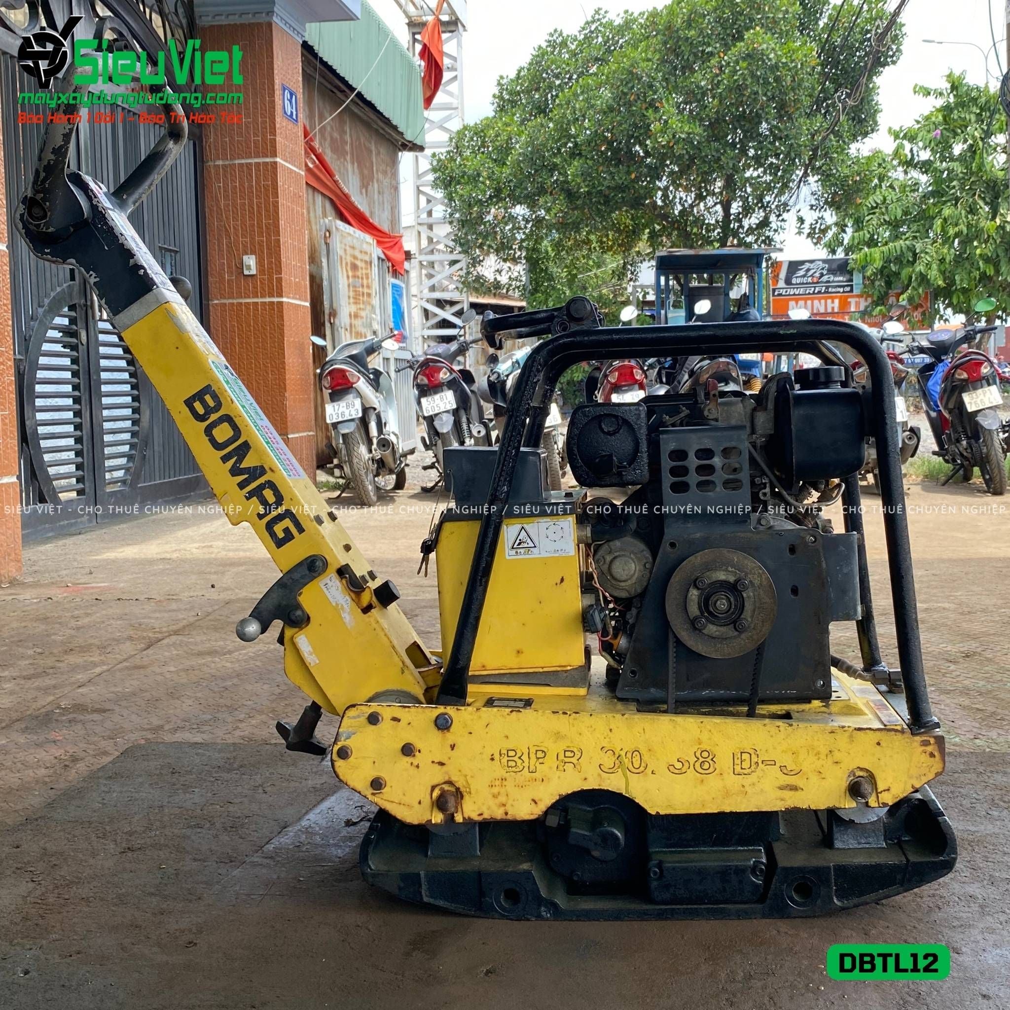 Thuê Ngày Máy đầm bàn thuỷ lực DBTL12 100-250kg (Xăng)