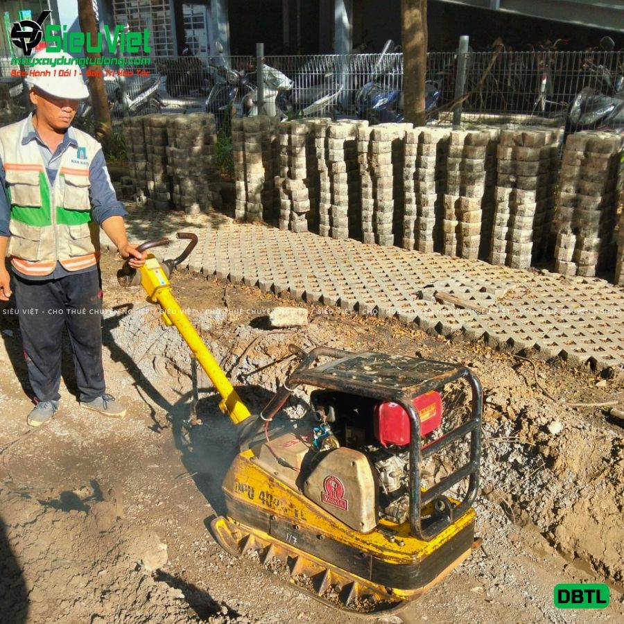 Thuê Ngày Máy đầm bàn thuỷ lực DBTL34 300-400Kg (Dầu Diesel)