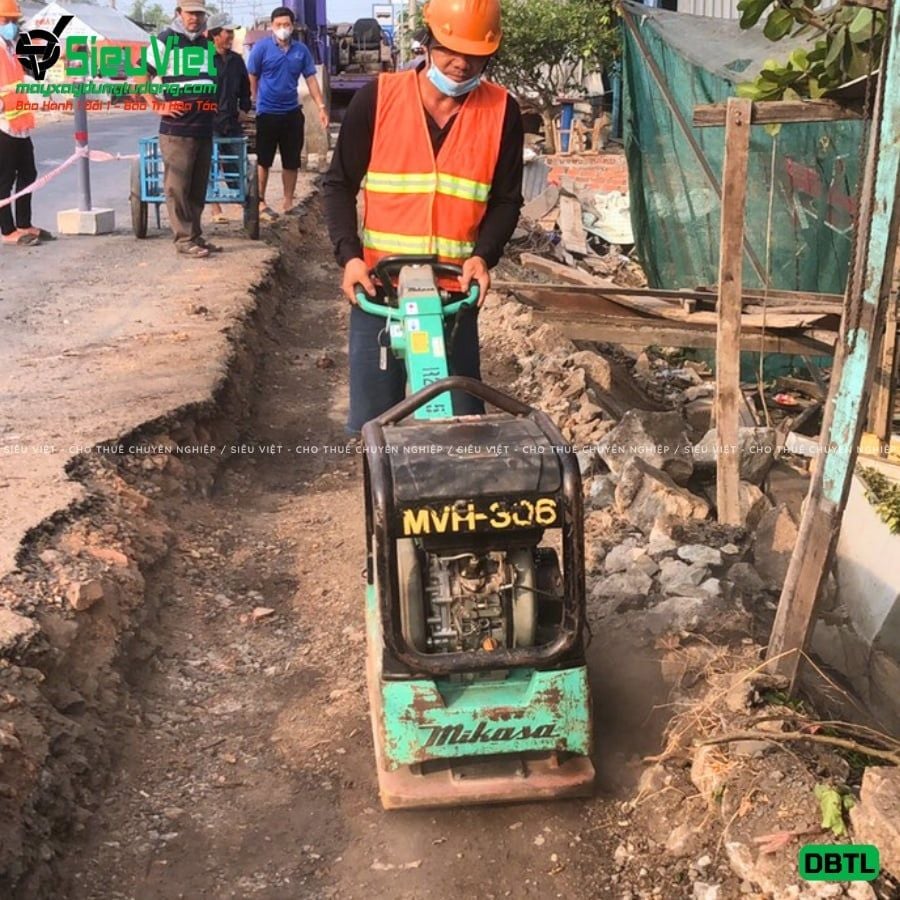 Thuê Ngày Máy đầm bàn thuỷ lực DBTL34 300-400Kg (Dầu Diesel)
