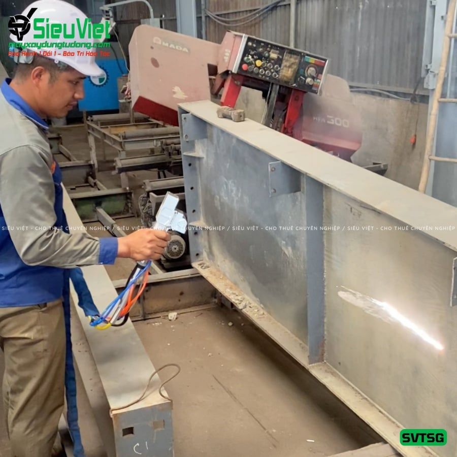 Thuê Ngày Máy laser tẩy gỉ sắt SVTGS - Công suất 1500-3000W
