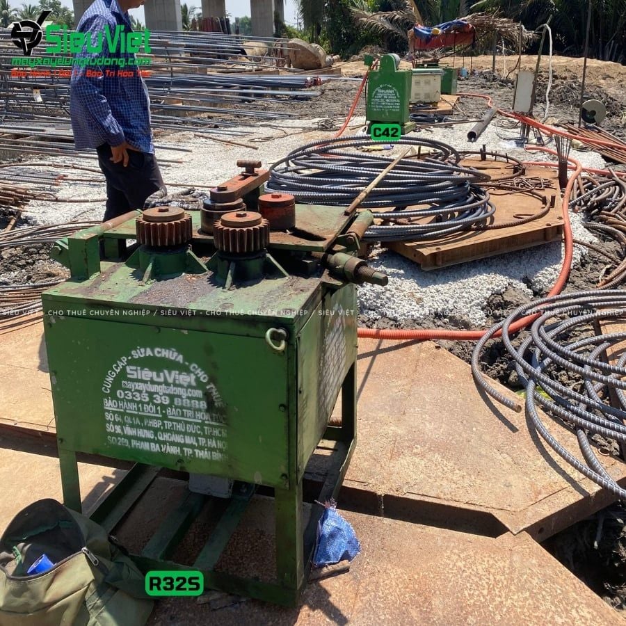 Thuê Tháng Máy uốn tròn sắt phi 10-28 R32, R32S - Điện 380V, 3 Pha