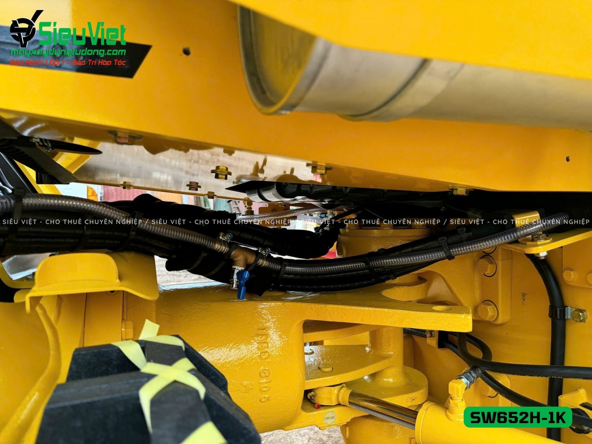 Xe lu rung nhỏ 8 tấn Sakai SW652H-1K Nhật Bản