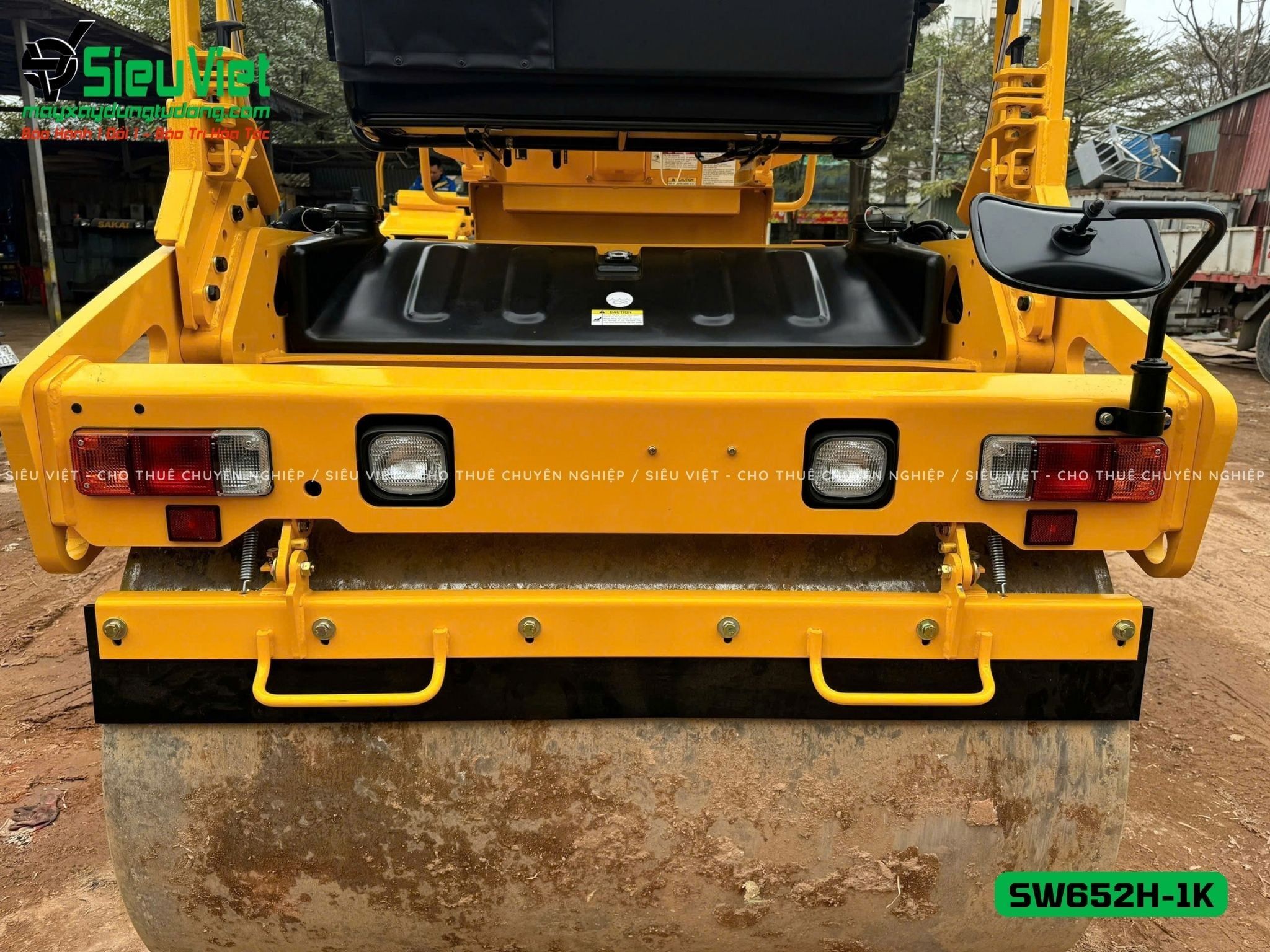 Xe lu rung nhỏ 8 tấn Sakai SW652H-1K Nhật Bản