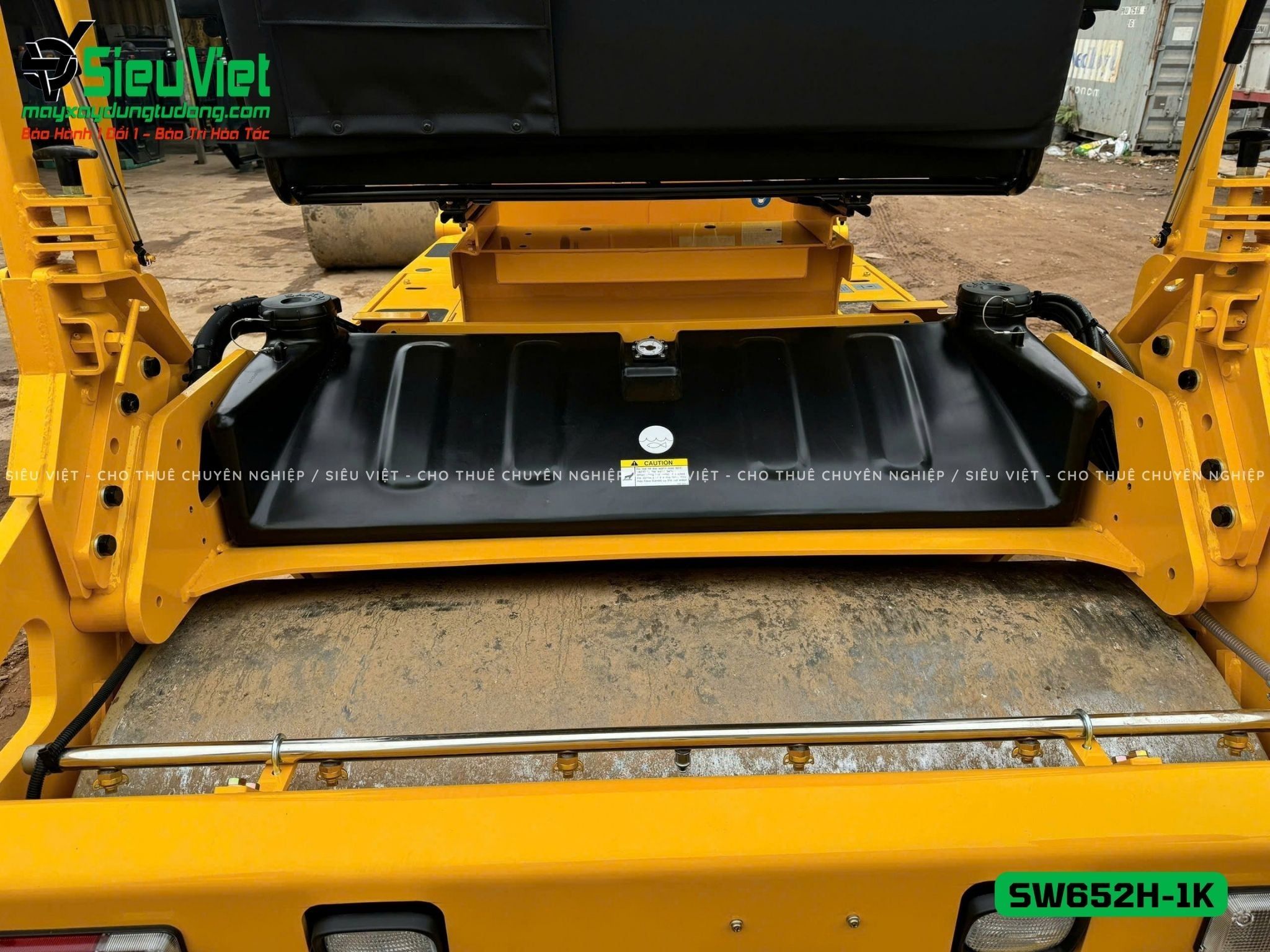 Xe lu rung nhỏ 8 tấn Sakai SW652H-1K Nhật Bản